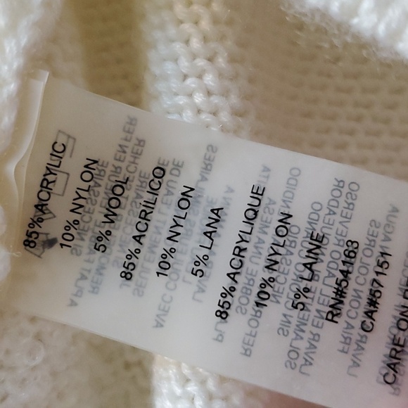 Calvin Klein-  White Neutral soft Knit Sweater Cozy closet staple Sz.Medium - Picture 5 of 5